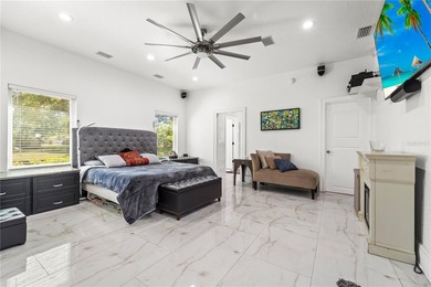 Exceptional oasis-style estate in a desirable golf community - photo 19