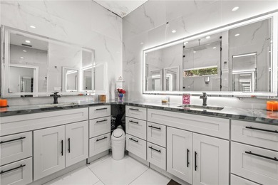 Exceptional oasis-style estate in a desirable golf community - photo 22