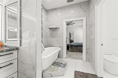 Exceptional oasis-style estate in a desirable golf community - photo 24
