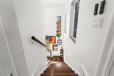 Exceptional oasis-style estate in a desirable golf community - photo 29