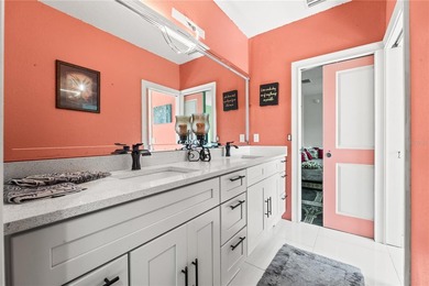 Exceptional oasis-style estate in a desirable golf community - photo 30