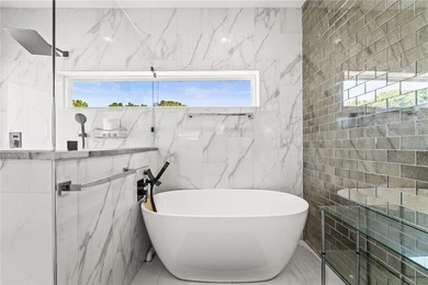 Exceptional oasis-style estate in a desirable golf community - photo 38