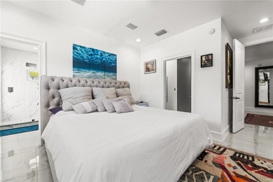 Exceptional oasis-style estate in a desirable golf community - photo 42