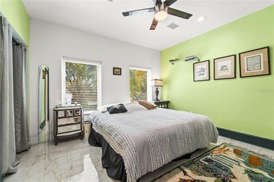 Exceptional oasis-style estate in a desirable golf community - photo 45