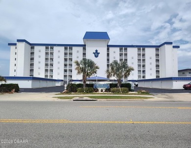 Enjoy coastal living from this desirable third-floor southeast - photo 1
