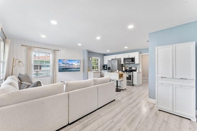 Beautifully renovated 2-bedroom, 2-bath home with a flex room in - photo 5