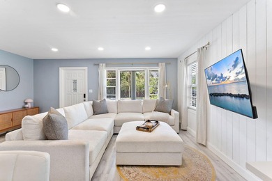 Beautifully renovated 2-bedroom, 2-bath home with a flex room in - photo 6