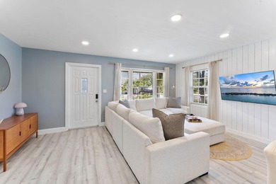 Beautifully renovated 2-bedroom, 2-bath home with a flex room in - photo 8