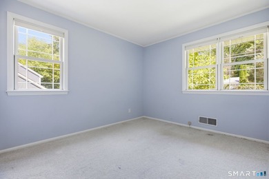 Welcome to this sun-drenched 3-bedroom, 2-bathroom ranch - photo 12