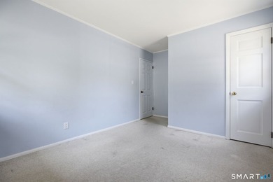 Welcome to this sun-drenched 3-bedroom, 2-bathroom ranch - photo 13