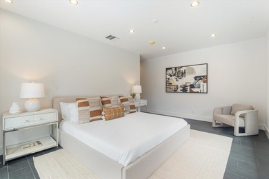 Classic Fort Lauderdale meets modern luxury in this beautifully - photo 16