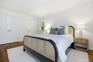 Welcome to this sun-drenched 3-bedroom, 2-bathroom ranch - photo 18