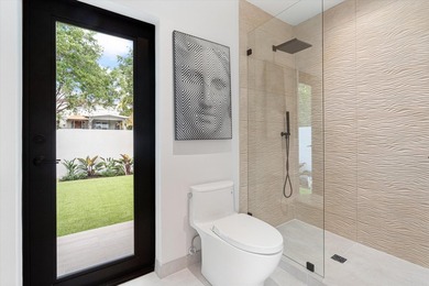 Classic Fort Lauderdale meets modern luxury in this beautifully - photo 18