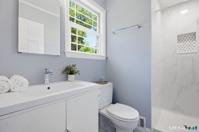 Welcome to this sun-drenched 3-bedroom, 2-bathroom ranch - photo 20