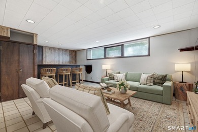 Welcome to this sun-drenched 3-bedroom, 2-bathroom ranch - photo 22