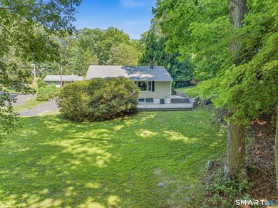 Welcome to this sun-drenched 3-bedroom, 2-bathroom ranch - photo 37