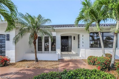 Welcome home to million-dollar views and the best of waterfront - photo 3