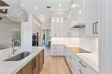 Exquisite waterfront retreat, perfectly positioned to capture - photo 13