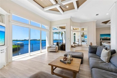 Exquisite waterfront retreat, perfectly positioned to capture - photo 16