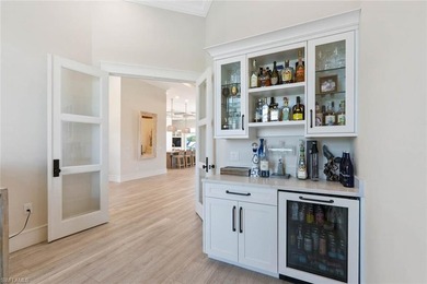 Exquisite waterfront retreat, perfectly positioned to capture - photo 20