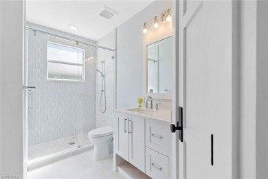 Exquisite waterfront retreat, perfectly positioned to capture - photo 25