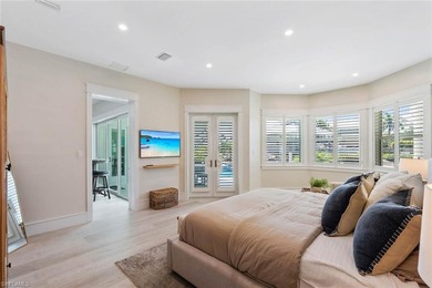 Exquisite waterfront retreat, perfectly positioned to capture - photo 29