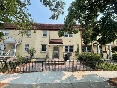 Lovely, sunny, two-family house. Close to supermarket, school - photo 1