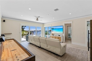 Exquisite waterfront retreat, perfectly positioned to capture - photo 32