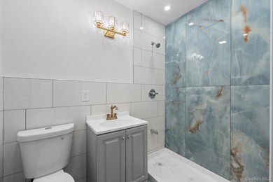 Whether you're looking for a home that accommodates multiple - photo 4