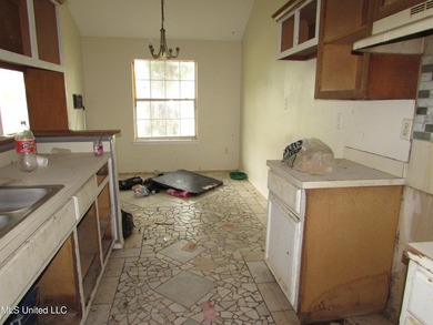 3 bedroom 2 bath fixer upper in a nice neighborhood with a - photo 7