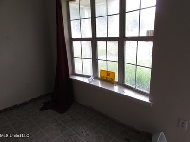 3 bedroom 2 bath fixer upper in a nice neighborhood with a - photo 8