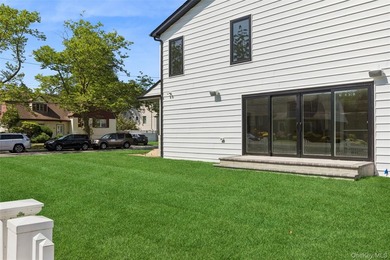 Welcome to this exceptional 6-bedroom, 4-bathroom new - photo 21