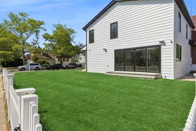 Welcome to this exceptional 6-bedroom, 4-bathroom new - photo 22