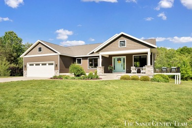 Escape to your own private retreat with this exceptional - photo 2
