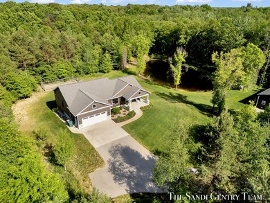 Escape to your own private retreat with this exceptional - photo 4