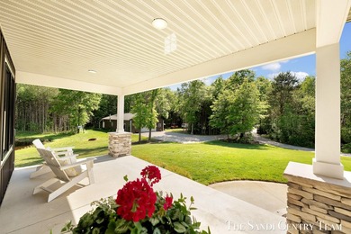 Escape to your own private retreat with this exceptional - photo 7