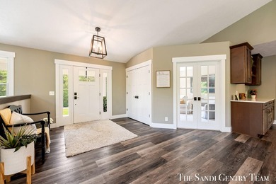 Escape to your own private retreat with this exceptional - photo 8
