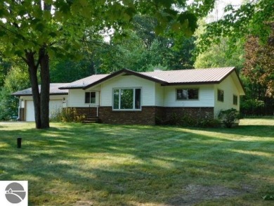 Log Lake Home For Sale in Kalkaska Michigan