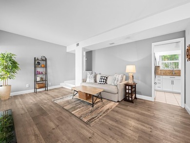 Beautifully renovated waterfront residence in prestigious Rio - photo 9