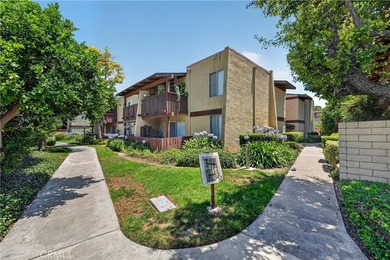 Welcome to this beautifully updated single-level one-bedroom - photo 1