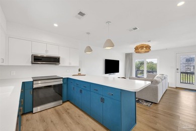 Nestled just two blocks from the sugar-white sands of Pensacola - photo 13