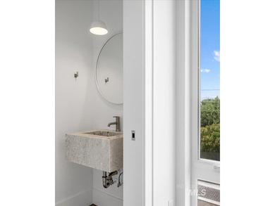 This exceptionally low-maintenance home is situated in Casino - photo 16