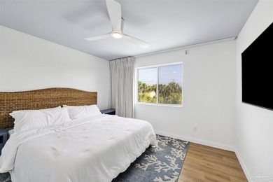 Nestled just two blocks from the sugar-white sands of Pensacola - photo 17