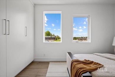 This exceptionally low-maintenance home is situated in Casino - photo 19