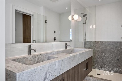 This exceptionally low-maintenance home is situated in Casino - photo 22