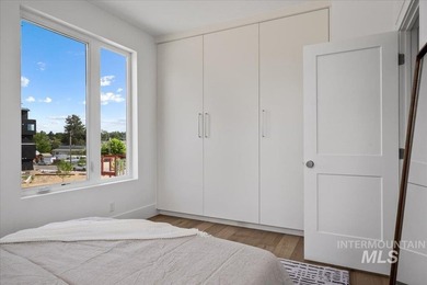 This exceptionally low-maintenance home is situated in Casino - photo 27