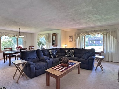Great south side home with many amenities. Very large primary - photo 7