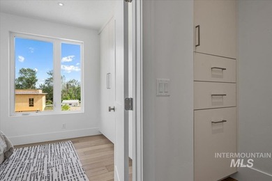 This exceptionally low-maintenance home is situated in Casino - photo 29