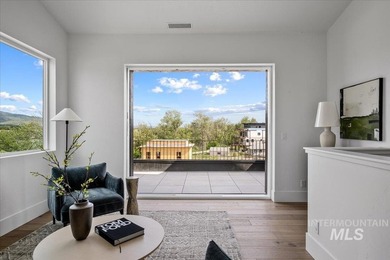 This exceptionally low-maintenance home is situated in Casino - photo 33
