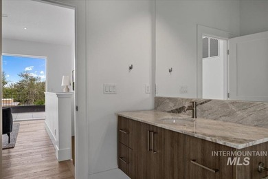 This exceptionally low-maintenance home is situated in Casino - photo 37
